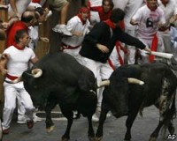 В Испании начались традиционные бега быков